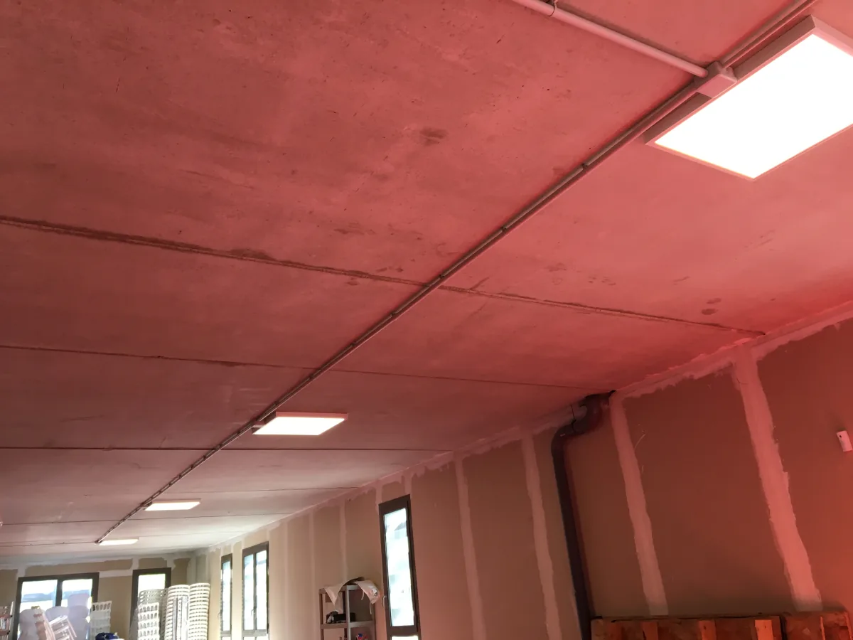 Installation de spots LED encastrés à